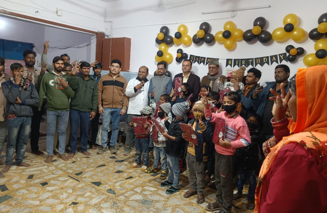 लखनऊ में कैंसर पीड़ित बच्चों के बीच गर्म कपड़ों का वितरण, समाजसेवियों की सराहनीय पहल