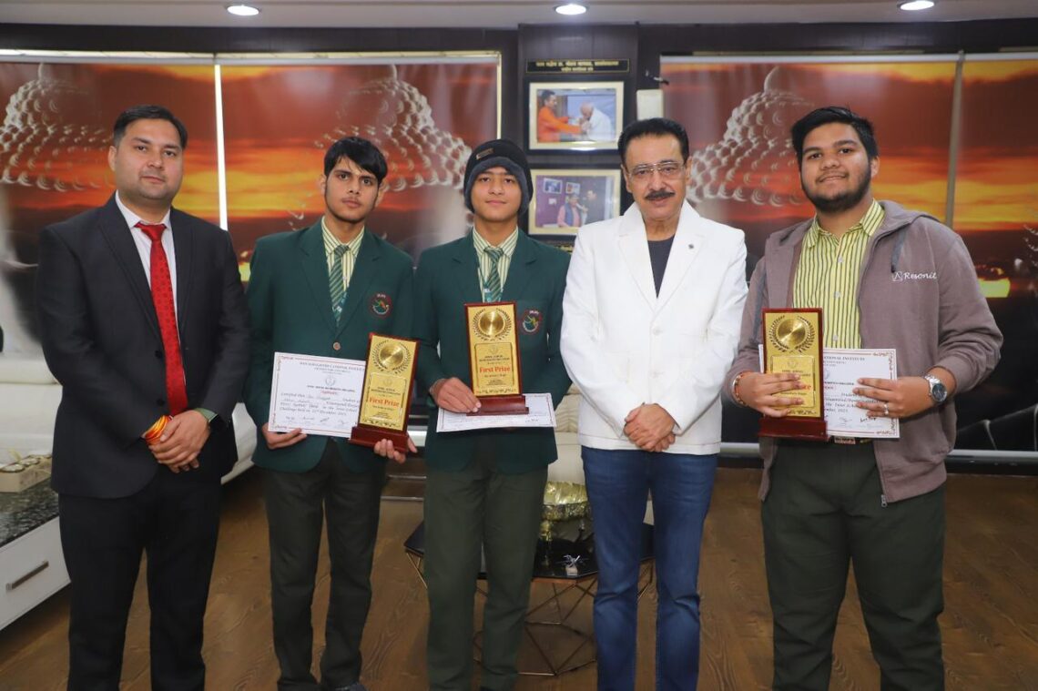 डॉ. एमपीएस वर्ल्ड स्कूल के विद्यार्थियों ने अंतरसदनीय गणित चैलेंज में प्रथम स्थान किया अर्जित