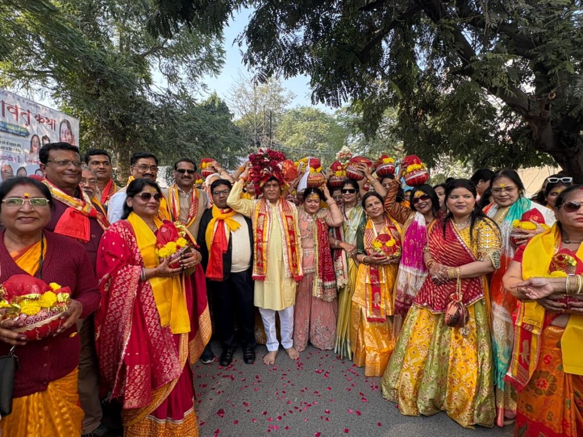 251 कलशों के संग गूंजा हरिनाम, भागवत भक्ति में डूबा आगरा