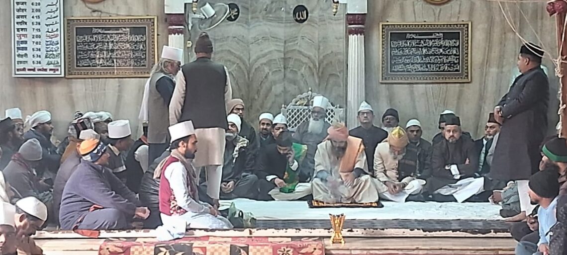 اجمیر میں خواجہ غریب نوازؒ کے 814ویں سالانہ عرس کے موقع پر درگاہ شاہ امیر ابوالعُلاؒ پر چھٹی شریف ادا