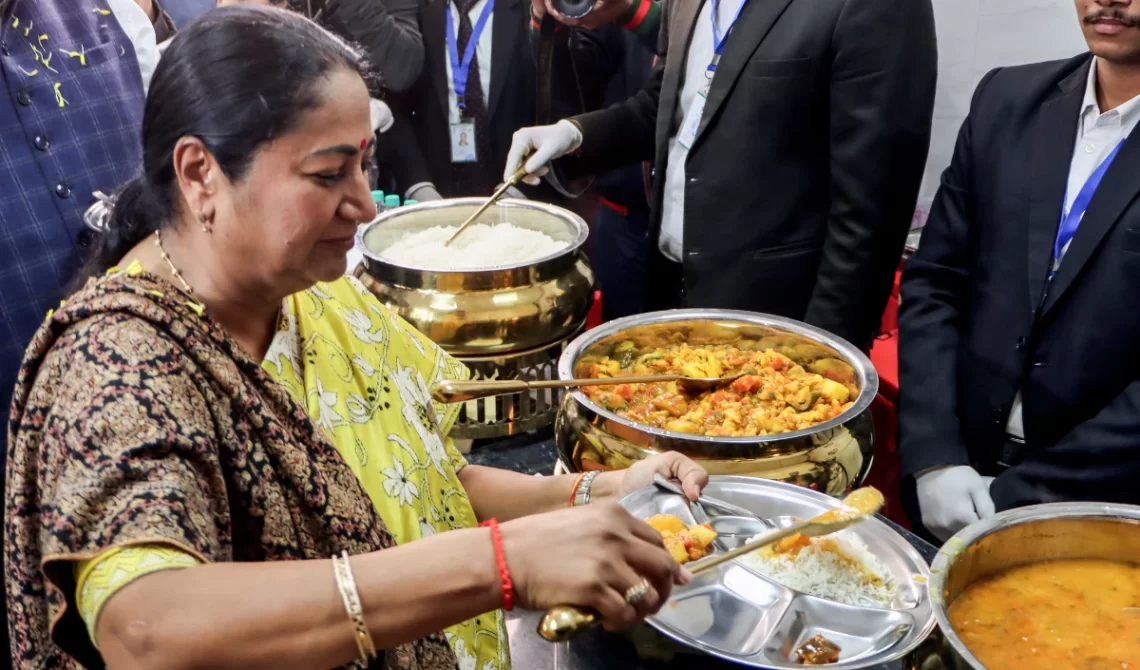 अटल बिहारी वाजपेयी की जयंती पर दिल्ली में ‘अटल कैंटीन’ की शुरुआत, पांच रुपये में मिलेगा पौष्टिक भोजन