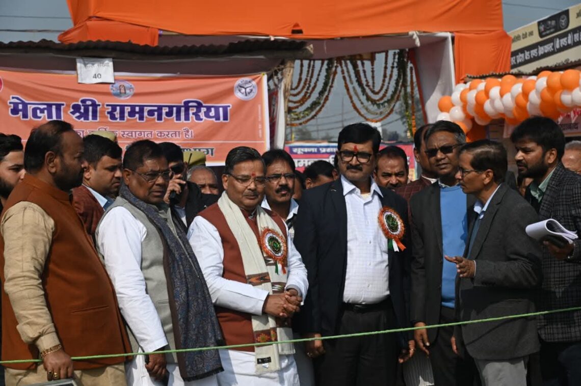 पर्यटन मंत्री जयवीर सिंह ने माघ मेला श्रीराम नगरिया में विकास प्रदर्शनी का किया उद्घाटन