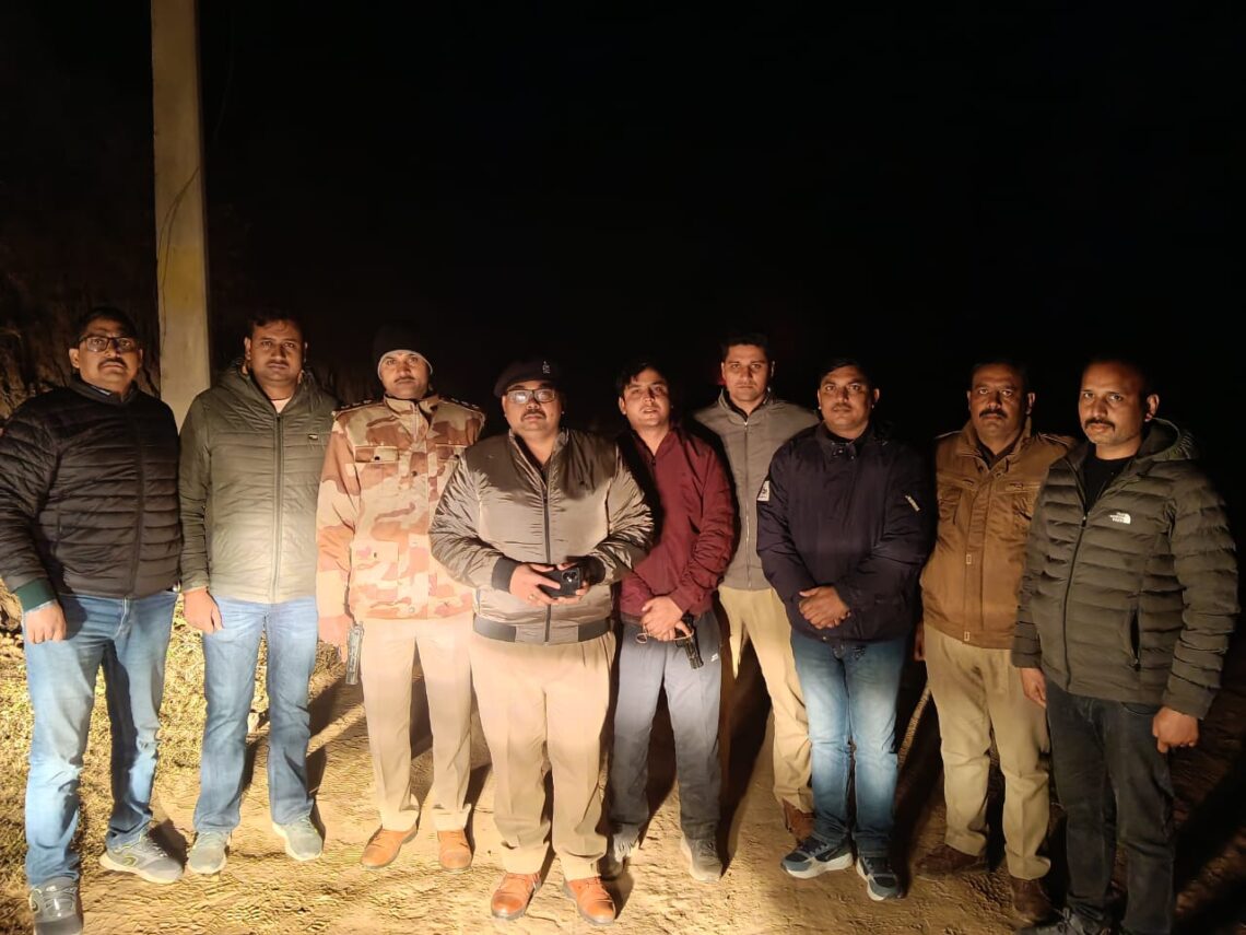 आगरा में पुलिस मुठभेड़, हत्या के मामले में वांछित अभियुक्त बच्चू गिरफ्तार