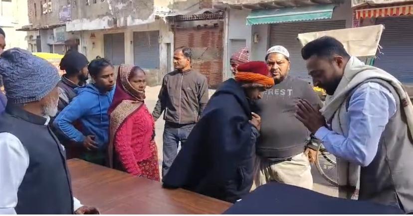 UP Muslim Mahapanchayat Brings Warmth to the Needy Amid Severe Cold, Continues Blanket Distribution for 12th Consecutive Year