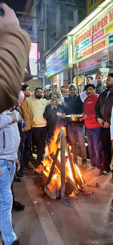 कंप्यूटर मार्केट में धूमधाम से मनाया गया लोहड़ी पर्व