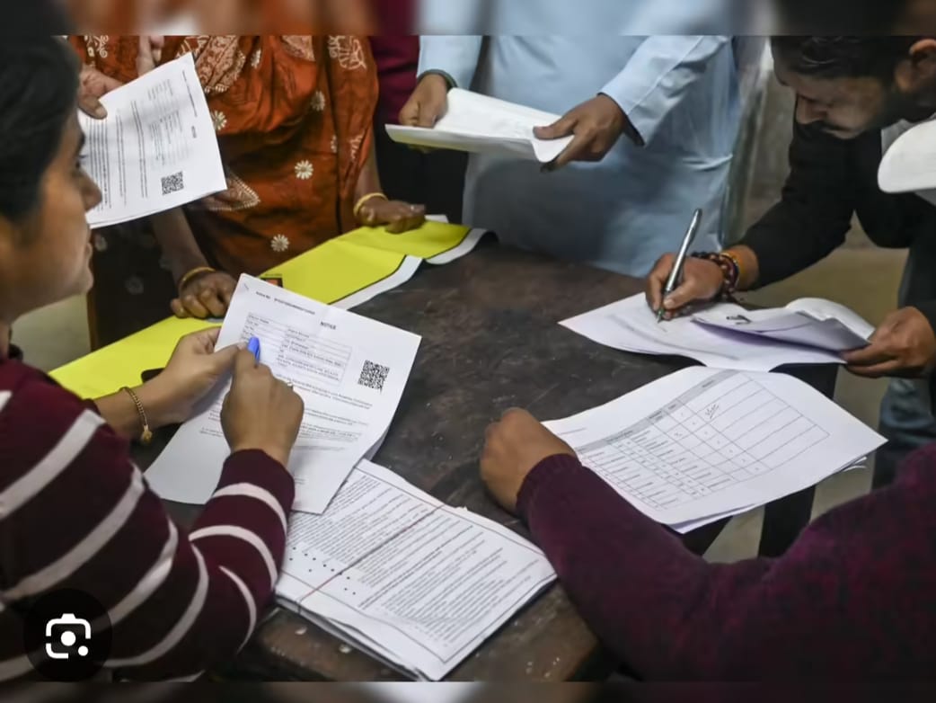एसआईआर के तहत जारी हो रहे नोटिस