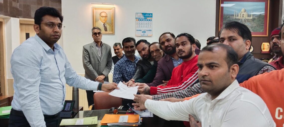 75 वर्ष पुराने लाभचंद मार्केट पर संकट की आशंका: दुकानदारों ने डीएम से मांगा संरक्षण