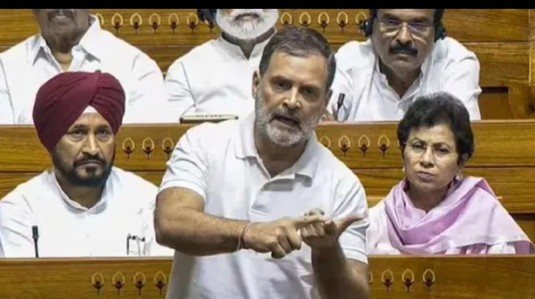 पूर्व आर्मी चीफ नरवणे की कथित किताब पर संसद में हंगामा