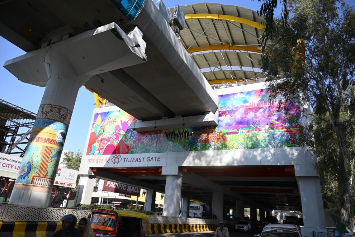 Heading to Taj Mahotsav? Choose Agra Metro!