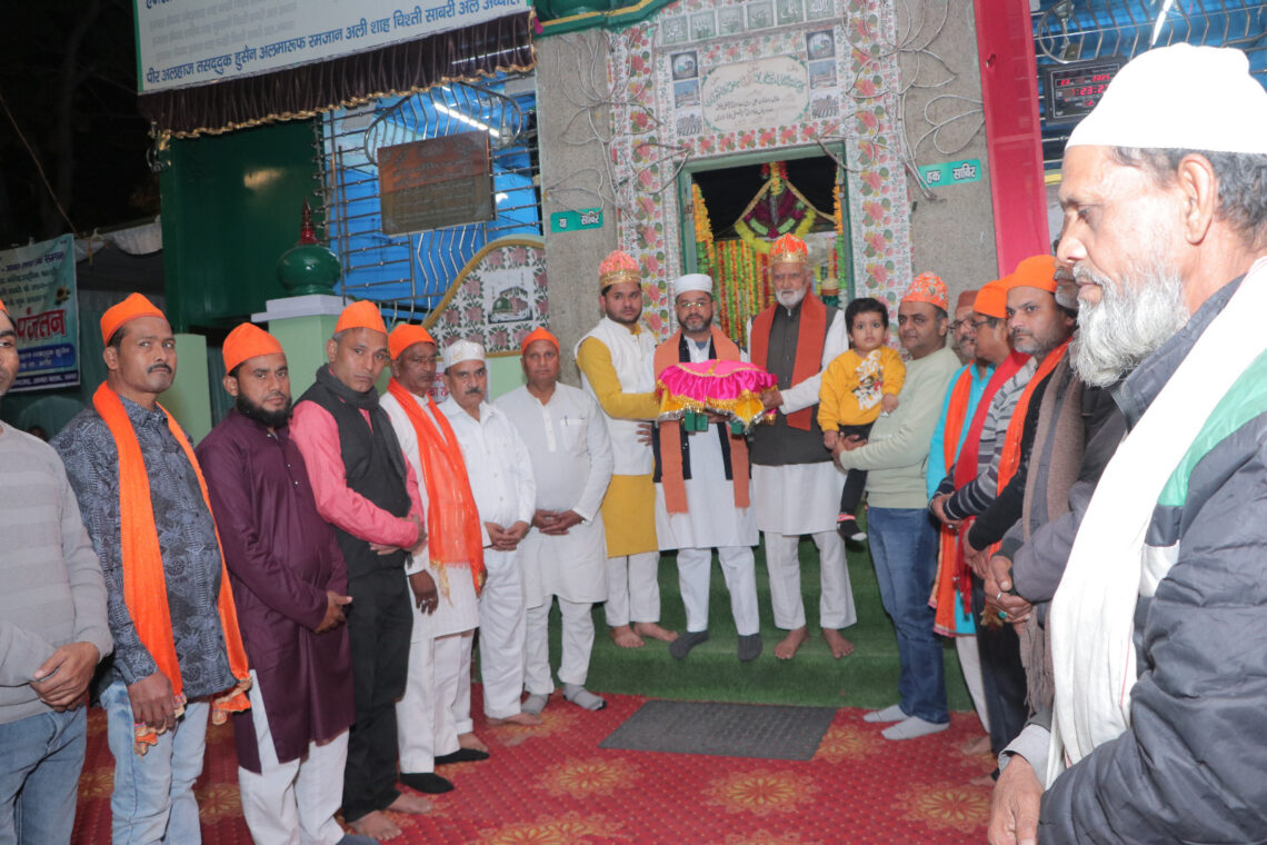 427वां जश्न-ए-उर्स: भव्य जुलूस के साथ मेहंदी-डोरी दरबार-ए-साबरी में पेश, गूंजा एकता और भाईचारे का पैगाम