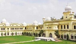 लखनऊ विश्वविद्यालय में लाल बारादरी सील होने पर बवाल, एबीवीपी का प्रदर्शन, पुलिस से झड़प