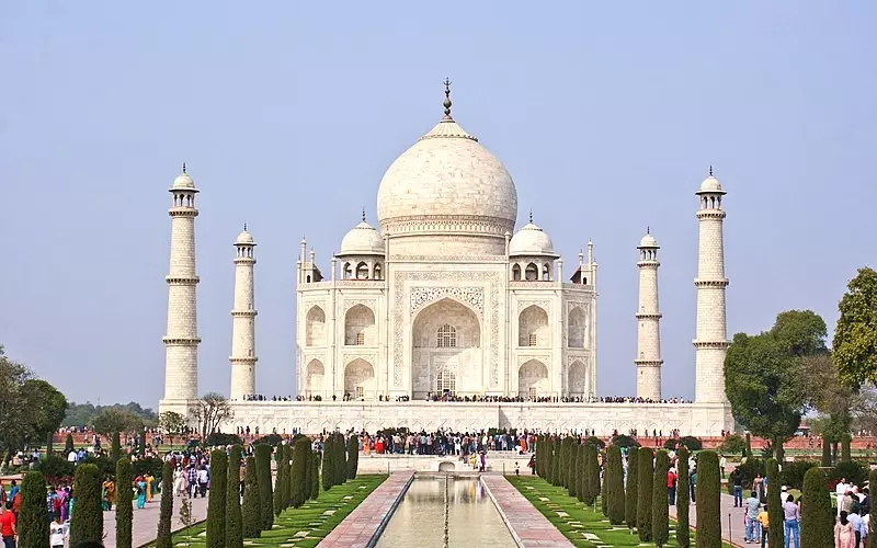 पश्चिम एशिया संकट का असर: आगरा का पर्यटन हुआ प्रभावित, होली पर 50 विदेशी पर्यटकों ने रद्द किया दौरा