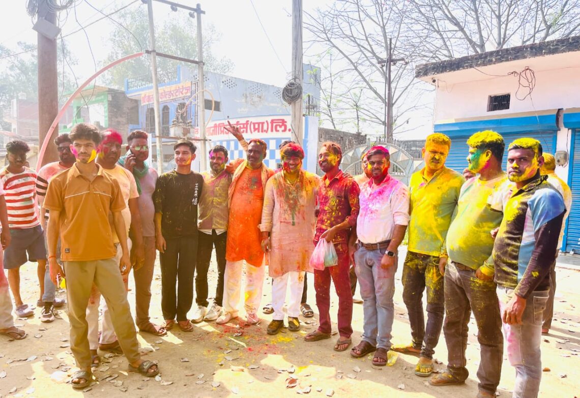 होली पर भाजपा नेता विकास राजपूत ने समर्थकों संग मनाया रंगोत्सव, देशवासियों को दी शुभकामनाएं