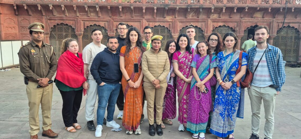 Taj Mahal पर इटली के पर्यटकों का भव्य स्वागत, ‘ऑपरेशन टूरिस्ट डिलाइट’ से जीता दिल