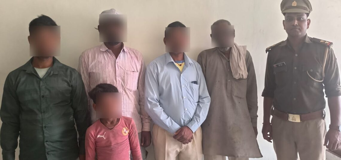 भटके मासूम को पुलिस ने परिवार से मिलाया, एत्मादपुर पुलिस की सराहनीय पहल