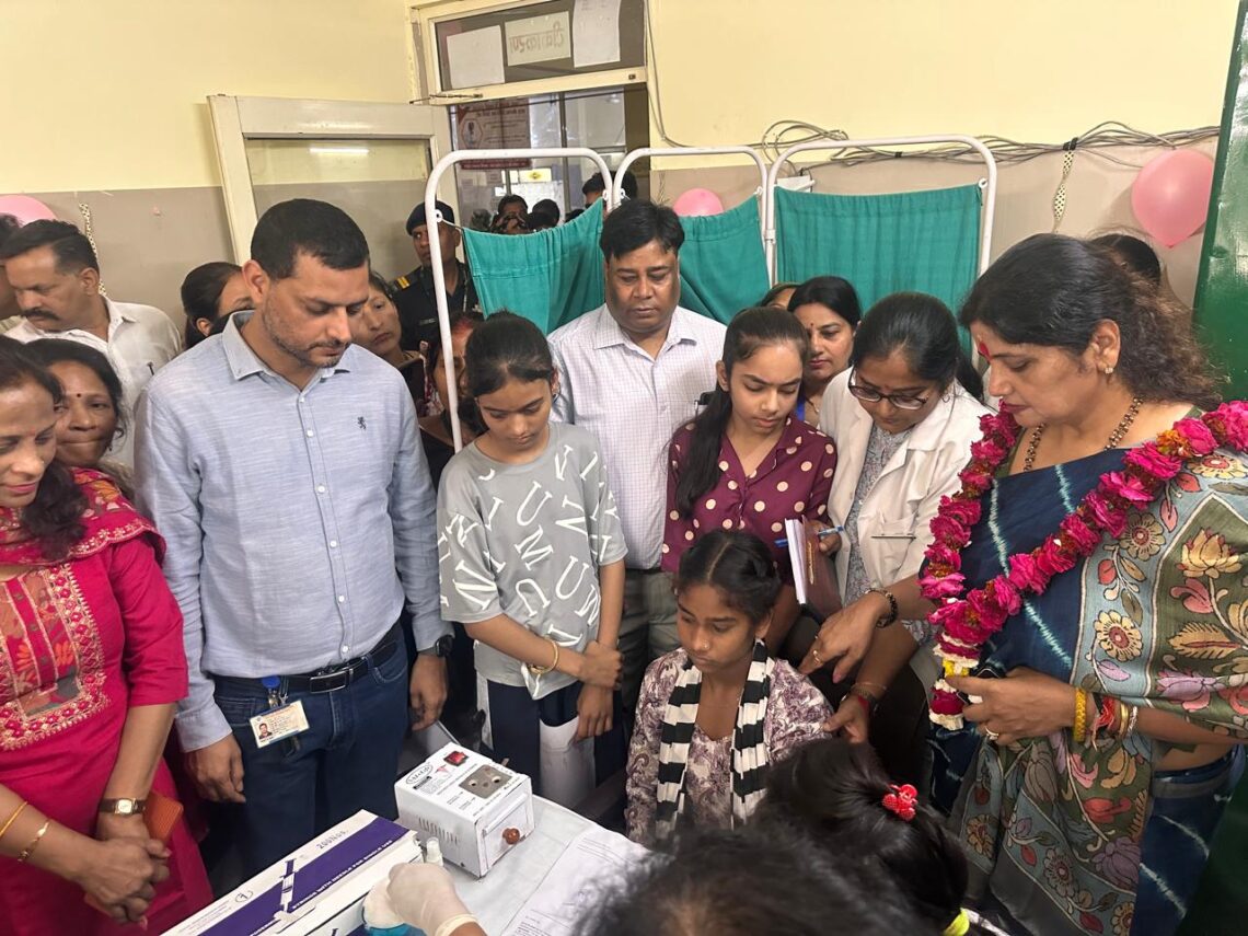 आगरा में किशोरियों के लिए HPV वैक्सीनेशन अभियान शुरू, सर्वाइकल कैंसर से बचाव की बड़ी पहल