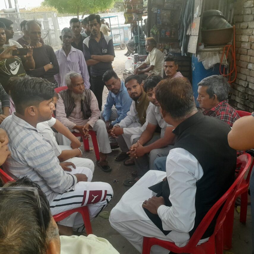 गोबर चौकी पीड़ित परिवार से मिले AIMIM नेता, हरसंभव मदद का दिया भरोसा