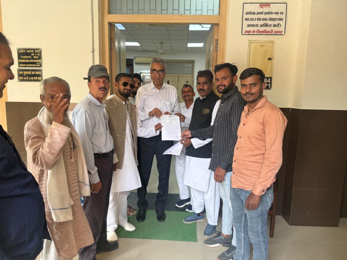 जामा मस्जिद आगरा में हौज के पानी को लेकर AIMIM ने सौंपा ज्ञापन