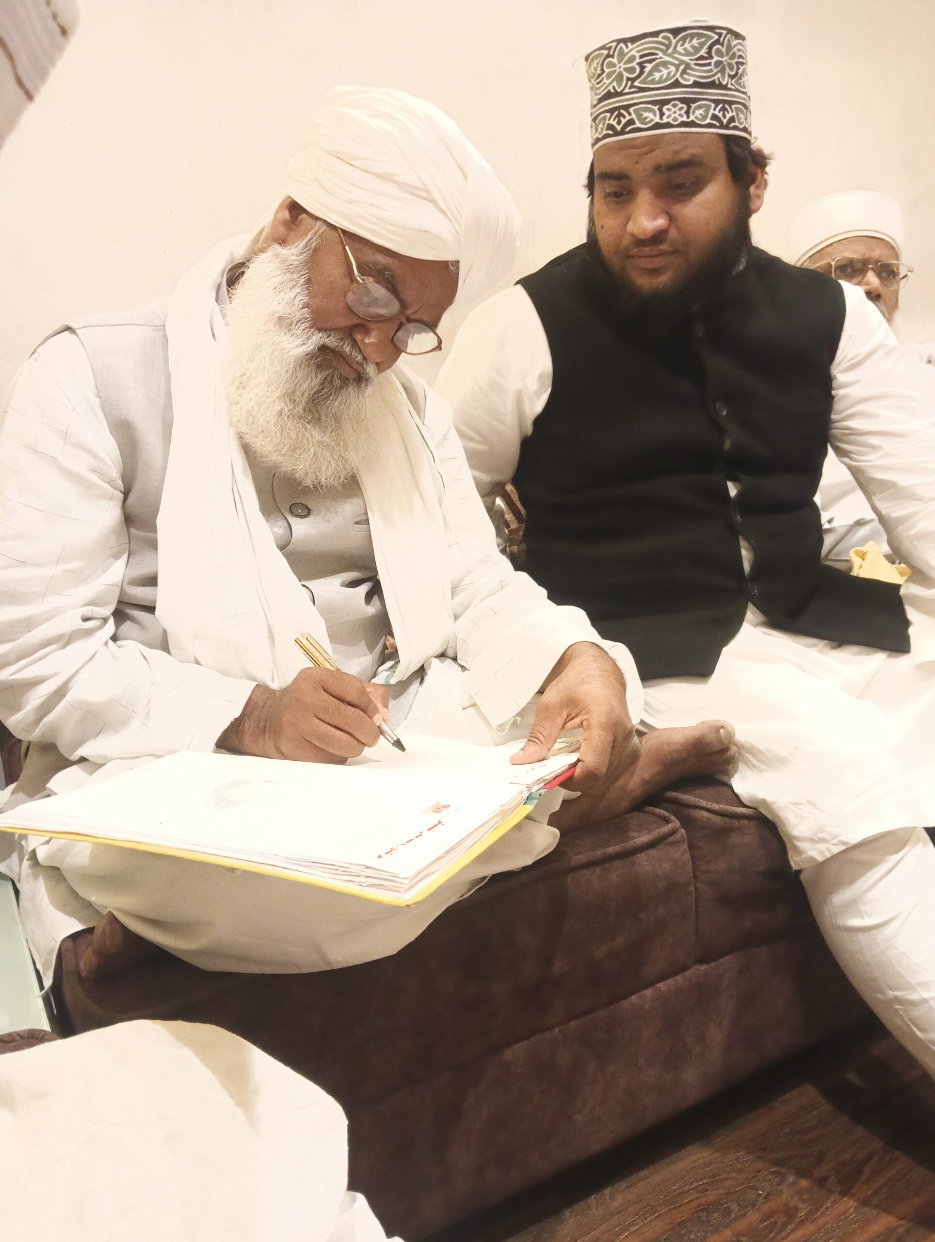 شوال کا چاند نظر نہیں آیا، عید الفطر ہفتہ کو ہوگی