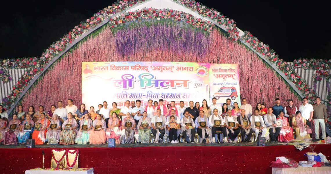 माता-पिता के सम्मान से सजा होली मिलन, सेवा कार्यों के लिए अमृतम शाखा को ब्रज प्रांत का सर्वश्रेष्ठ शाखा का सम्मान