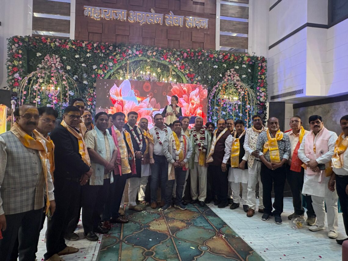 सराफा कारोबार को संगठित करने पर मंथन, होली मिलन में ब्रज की फूलों की होली से सजी सांस्कृतिक संध्या