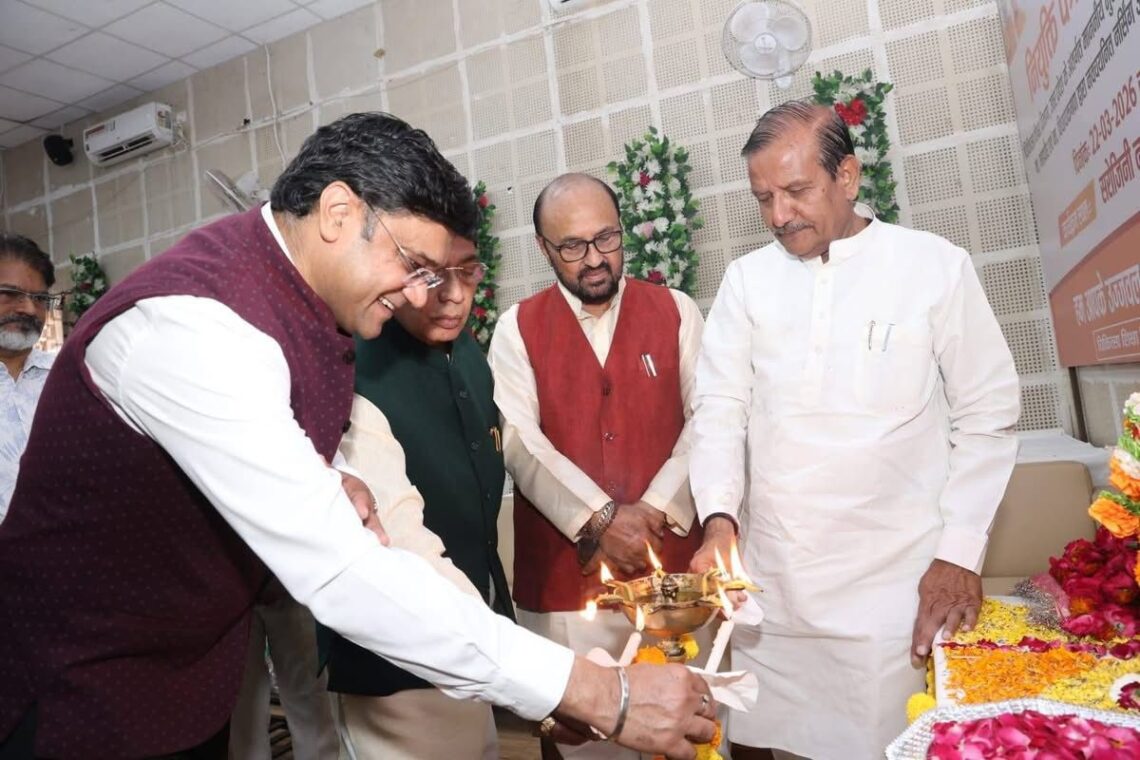 एसएन मेडिकल कॉलेज आगरा में 202 नर्सिंग अधिकारियों को मिले नियुक्ति पत्र