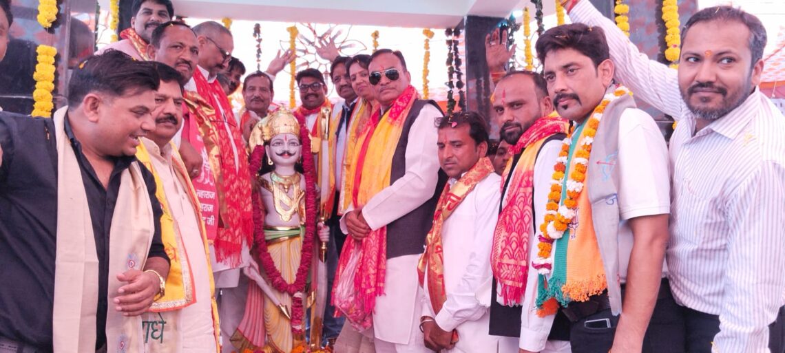 भक्ति, समर्पण और गौरव का प्रतीक: आगरा में पहली बार भव्य रूप से स्थापित हुई महाराज निषादराज की प्रतिमा