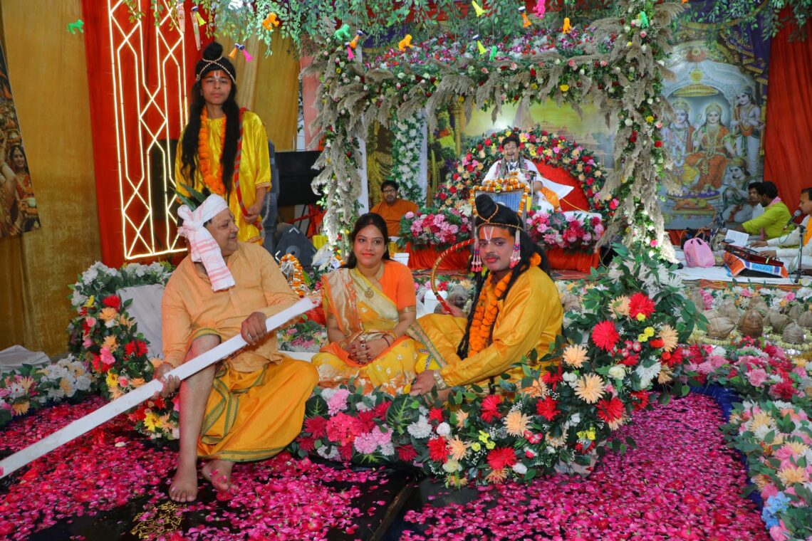 “माँगि नाव न केवट आना, कहइ तुम्हार मरम मैं जाना…” के भाव में डूबा केवट संवाद, सजीव झांकी बनी आकर्षण का केंद्र