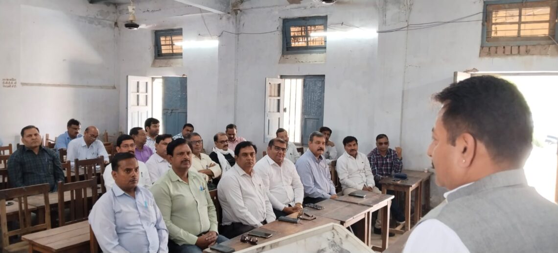 एमएलसी प्रत्याशी युवराज अम्बरीश पाल सिंह का मथुरा में जनसंपर्क, शिक्षक संघों ने दिया भारी समर्थन