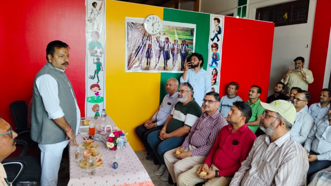 आगरा खंड स्नातक चुनाव में शिक्षा जगत के दिग्गजों ने दिया अंबरीश पाल सिंह को भरपूर समर्थन
