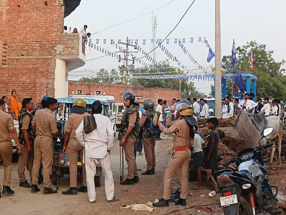 सहावर क्षेत्र स्थित चहका गुनार गांव में डॉ भीमराव आंबेडकर बाबा साहब की शोभायात्रा के दौरान विवाद उत्पन्न होने के बाद हुआ पथराव