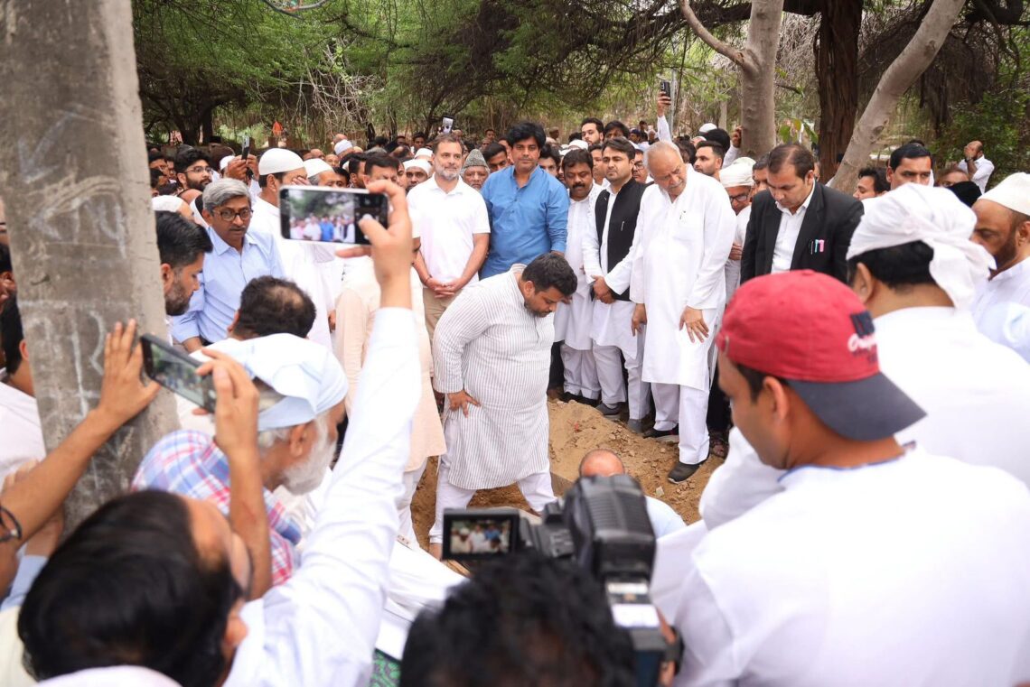 “सियासत की सादगी भरी शख्सियत को अलविदा: मोहसिना किदवई सुपुर्द-ए-ख़ाक़, नम आंखों से दी गई अंतिम विदाई”