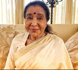 आशा भोसले को दिल का दौरा, मुंबई के अस्पताल में भर्ती; हालत स्थिर