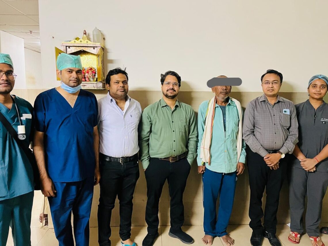 एसएन मेडिकल कॉलेज में विशाल ट्यूमर का सफल ऑपरेशन, कैंसर सर्जरी विभाग ने बचाई मरीज की जान