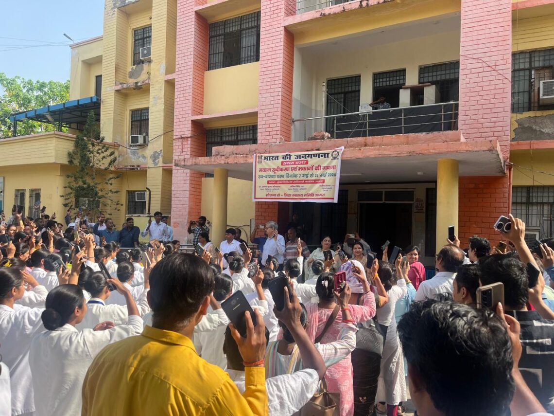 जनगणना 2027: आगरा स्वास्थ्य विभाग के अधिकारियों और कर्मचारियों ने किया स्वगणना कार्यक्रम में सहभाग