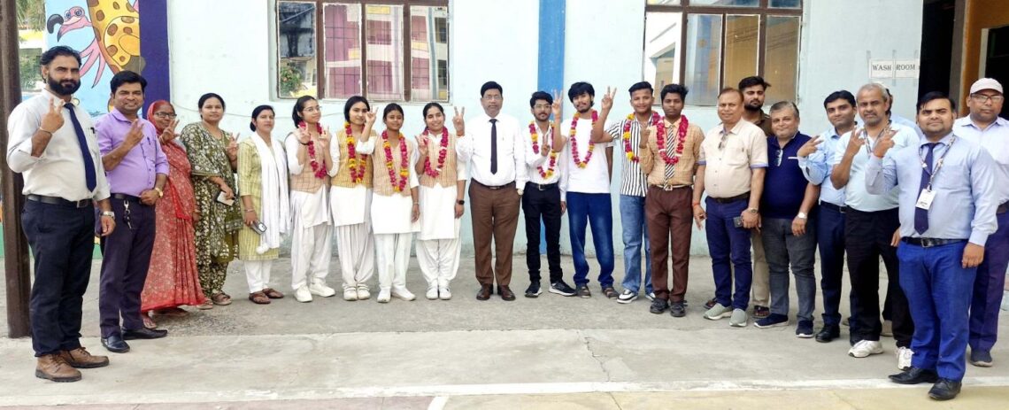 नारायन कॉलेज के विद्यार्थियों का शानदार प्रदर्शन, विशाल चतुर्वेदी और आध्या वर्मा बने स्कूल टॉपर