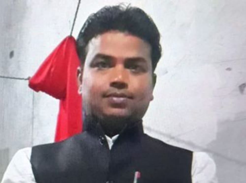 फर्रुखाबाद में दर्दनाक सड़क हादसा, रोज़गार सेवक की डंपर से कुचलकर मौत