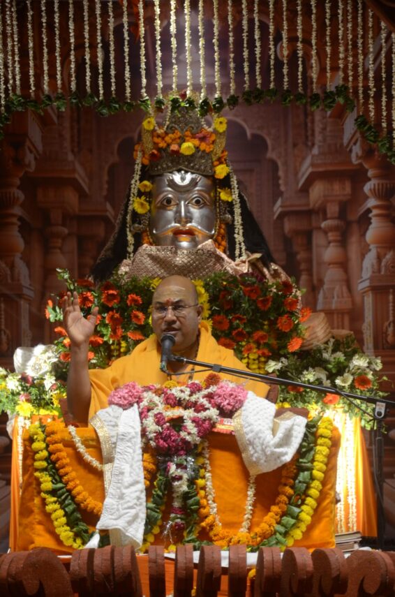 जहां सुमति होती है, वहीं बसती है संपत्ति और सुख: महंत योगेश पुरी