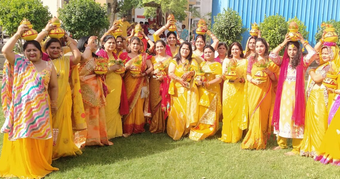 भक्ति और उल्लास के साथ निकली श्रीमद् भागवत कथा की कलश यात्रा