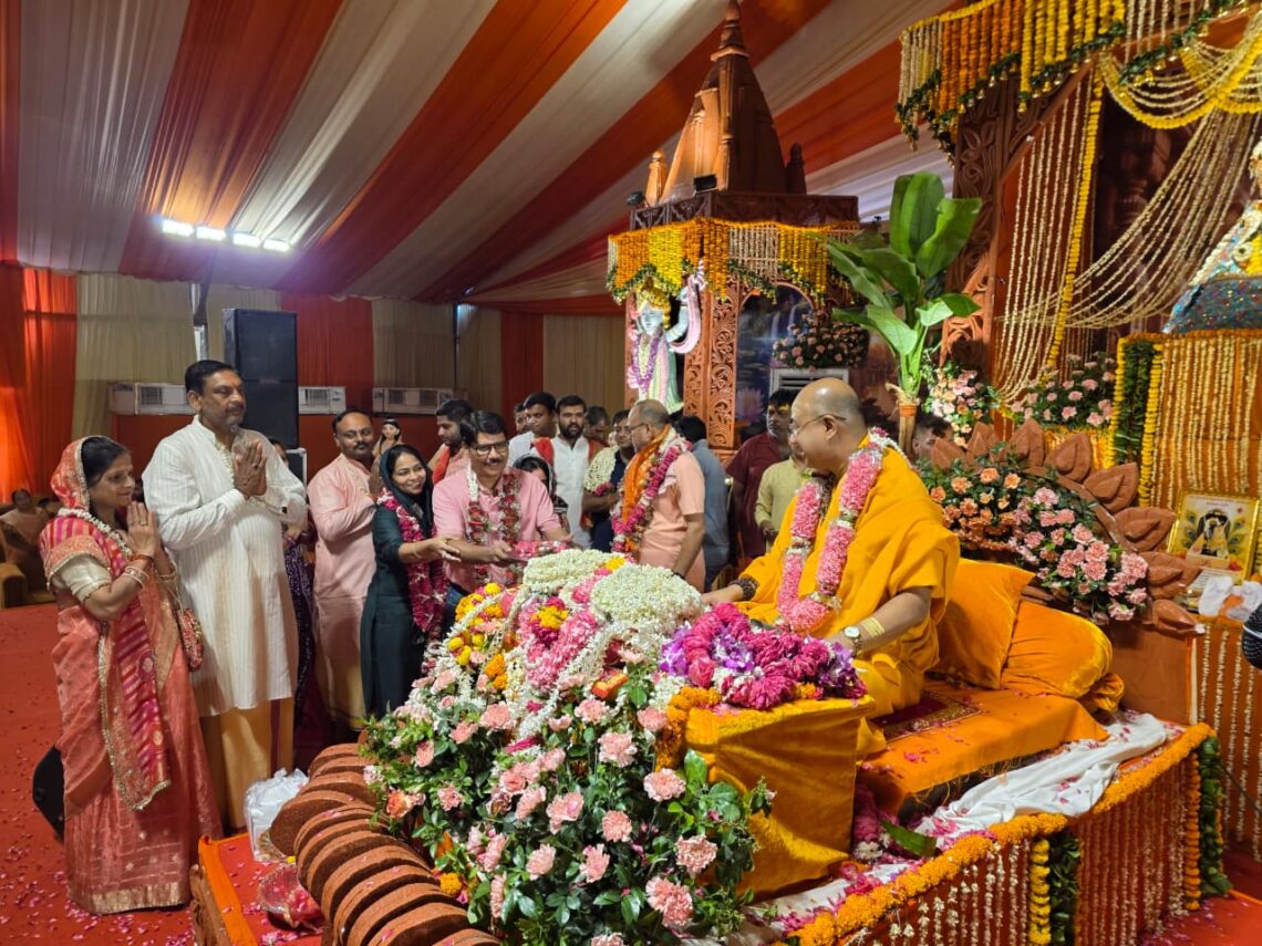 “देखि सुदामा की दीन दशा, करुणा करके करुणानिधि रोए…”