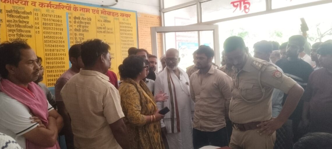 बेटे की सगाई की खुशियां मातम में बदलीं: डीसीएम-ऑटो की भिड़ंत में पिता की मौत, 7 घायल