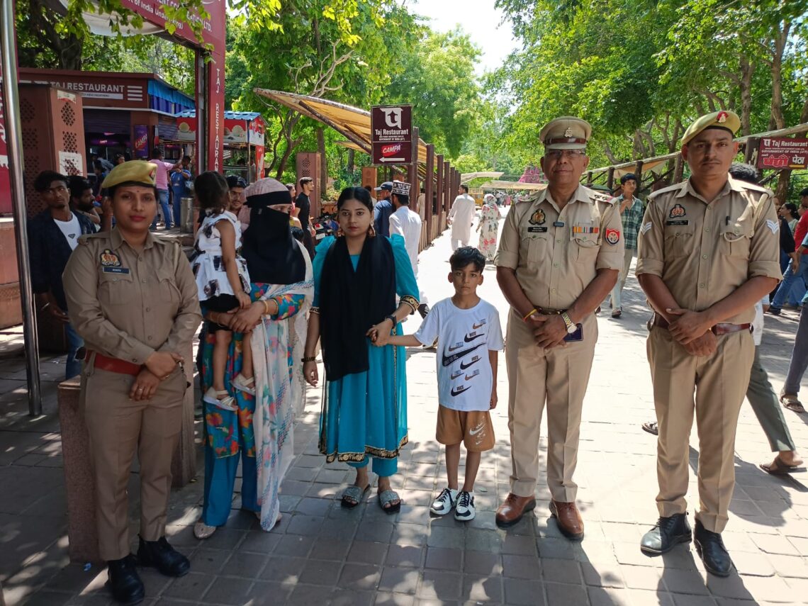 ताजमहल में बिछड़े मासूम भाई-बहन को 30 मिनट में परिजनों से मिलाया, ताज सुरक्षा पुलिस की सराहनीय तत्परता