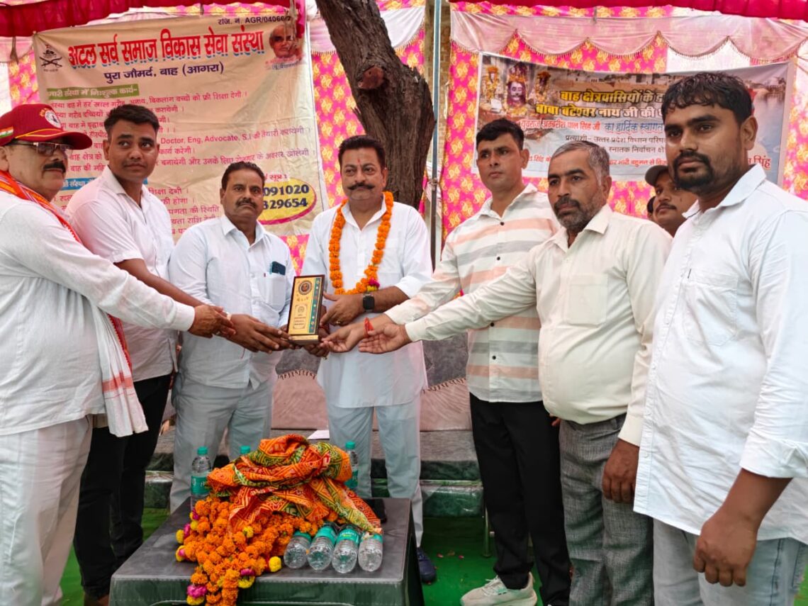 एमएलसी चुनाव: प्रत्याशी अम्बरीश पाल सिंह ने जैतपुर कलां और पिनाहट ब्लॉक में किया जनसंपर्क, मतदाताओं ने दिया जीत का भरोसा