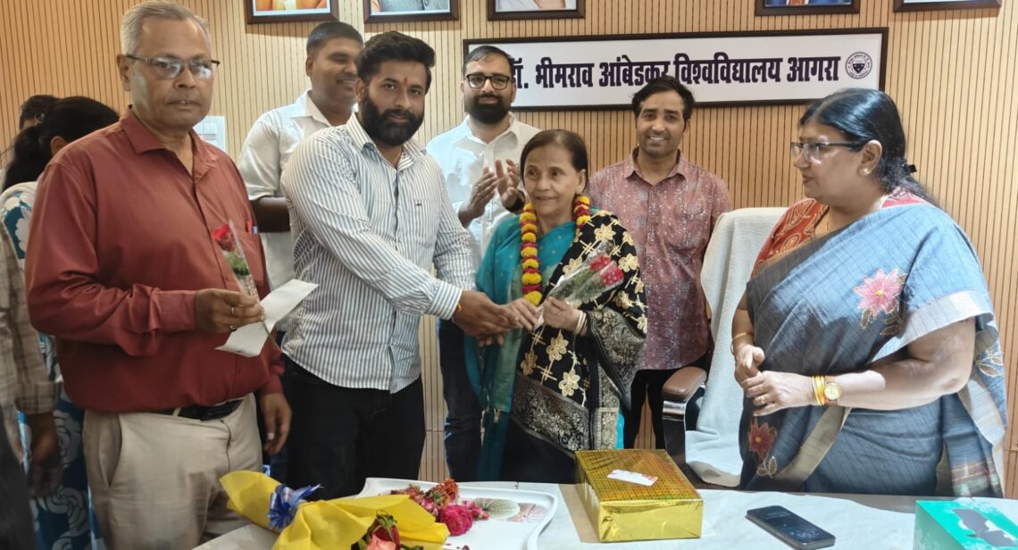 संघर्ष, समर्पण और सादगी की मिसाल: विश्वविद्यालय परिवार ने दी श्रीमती शमीम बानो को भावभीनी विदाई