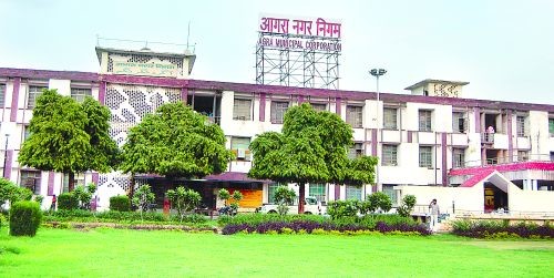 आगरा नगर निगम अधिकारियों की आख्या पर उठे सवाल, स्वतंत्र जांच कराने की मांग