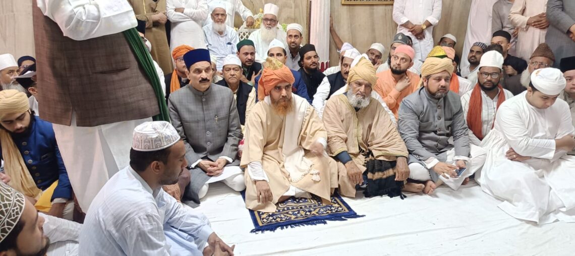 सरताज-ए-आगरा हज़रत सैय्यदना शाह अमीर अबुल उला (रह.) का कुल शरीफ़ अकीदत व एहतराम के साथ सम्पन्न