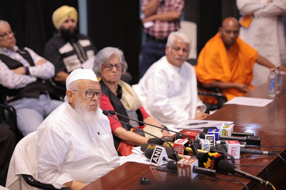 ‘नफ़रत की आँधियों में हम मोहब्बत के चिराग़ जलाना चाहते हैं’ : मौलाना अरशद मदनी