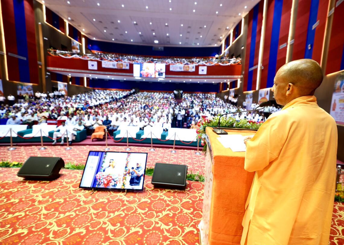शिक्षकों को मिली बड़ी सौगात: मुख्यमंत्री शिक्षक कैशलेस चिकित्सा योजना का शुभारंभ