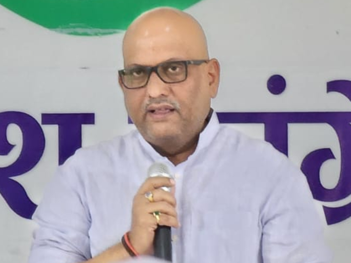 चंदौली काली माता मंदिर हादसे पर सियासत तेज़ , अजय राय ने मृतक के परिजनों से की मुलाकात