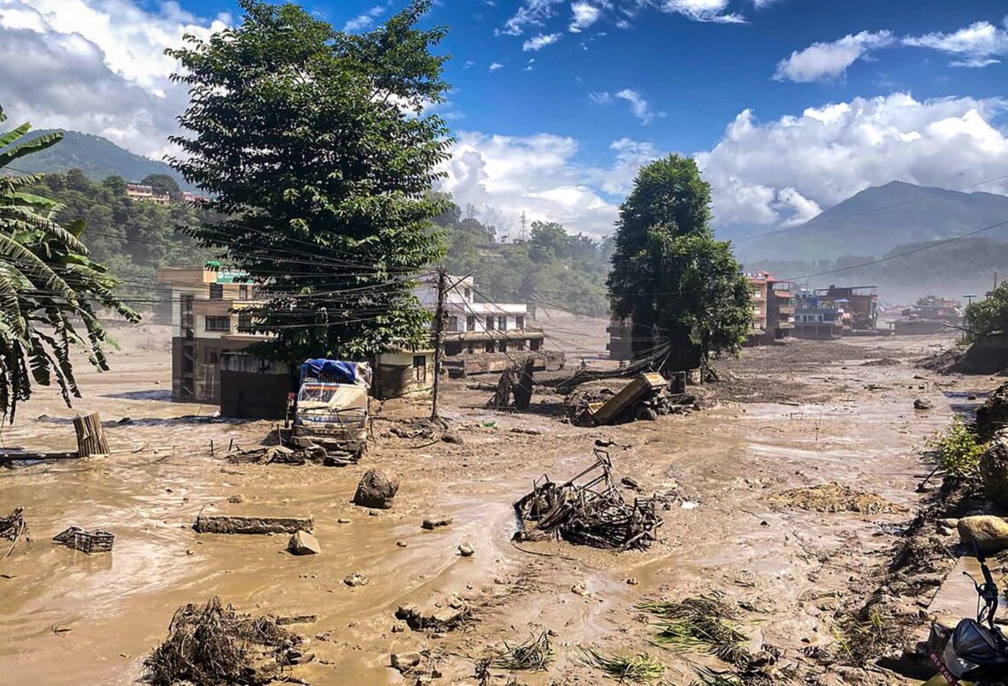 नेपाल में भोटे कोशी नदी का कहर! अचानक आई बाढ़ से 384 पर्यटक लापता, 105 भारतीय शामिल; 7 की मौत